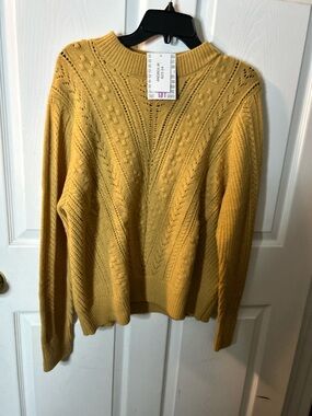 NWT “Andrea” med Gold Pointelle Knit Sweater